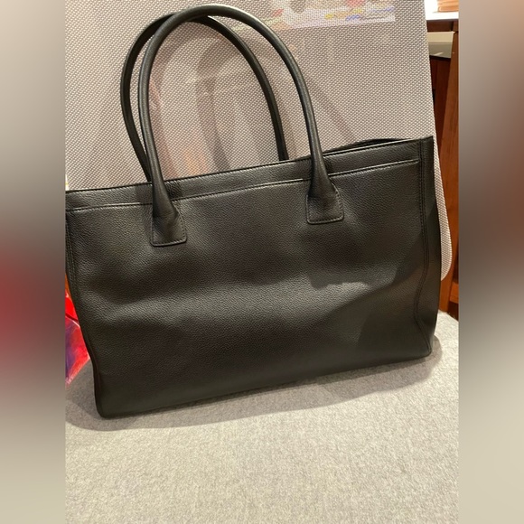 Chanel cerf tote black with gold hardware - Picture 3 of 14